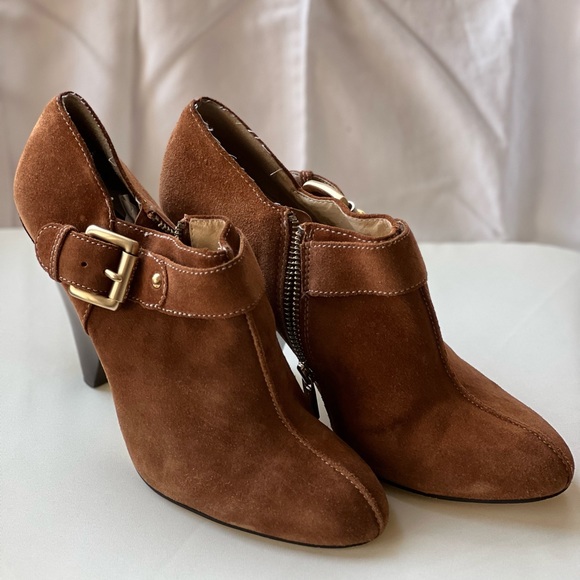 Michael Kors booties, size 8 1/2 , brown suede - Picture 5 of 5